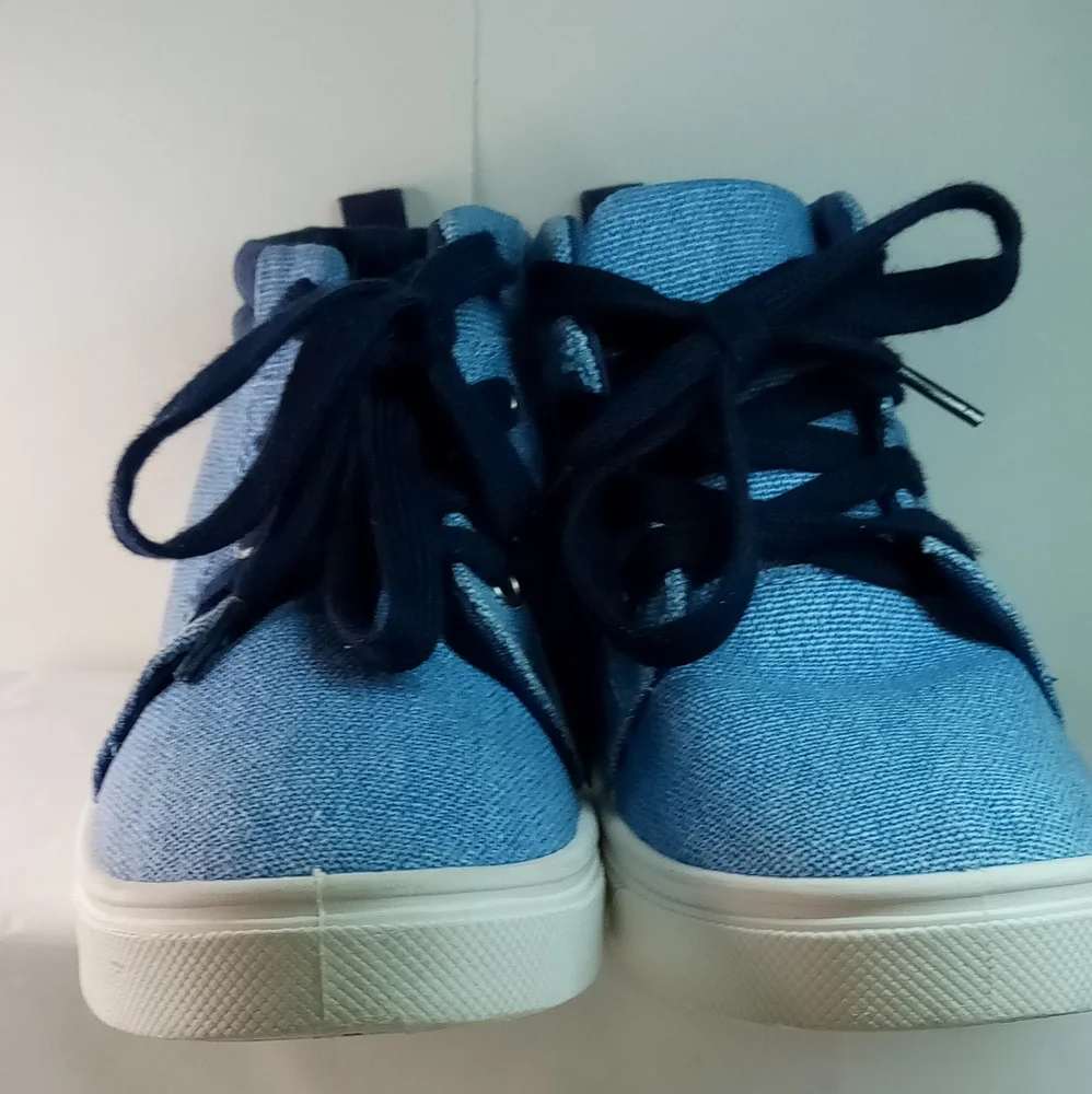 Boy/Girl Denim sneakers size 12. Gently used.